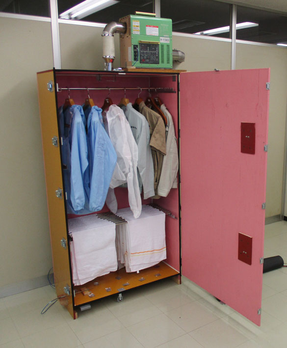 内部に加熱対象衣服やタオルを収納